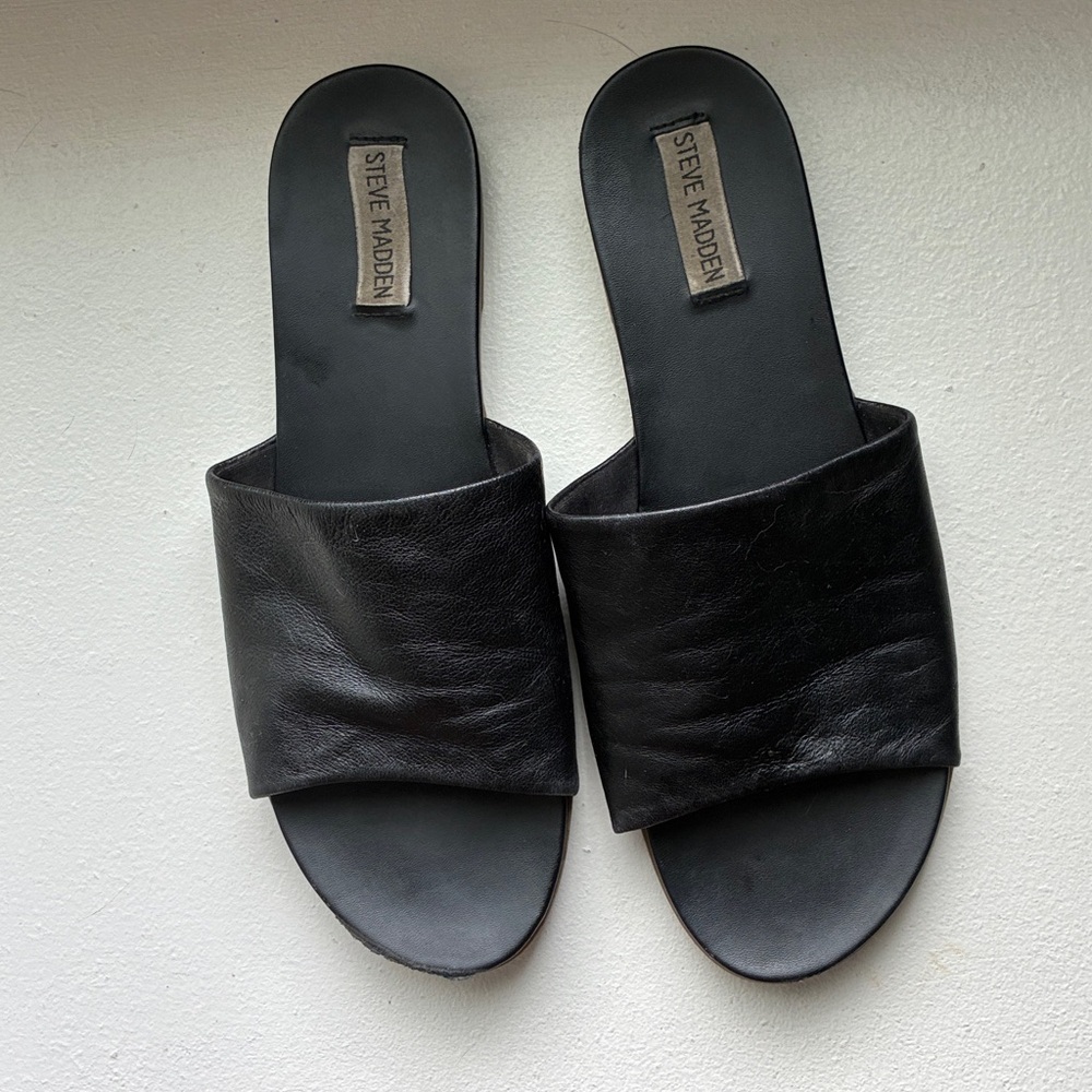 Steve Madden Karolyn Black Wide-Band Leather Slide Sandals - Picture 5 of 5